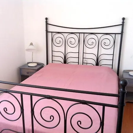 Charming House In With Terrace And Parking *
