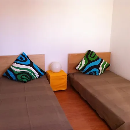 Дом отдыха Charming House In With Terrace And Parking *