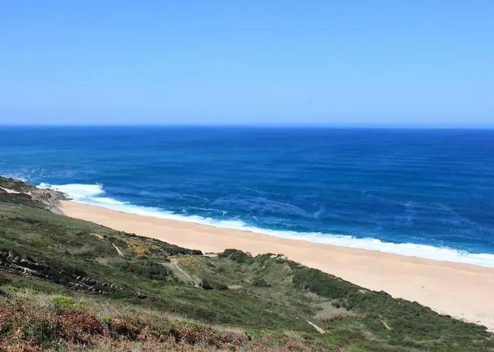 Charming House In With Terrace And Parking Nazaré
